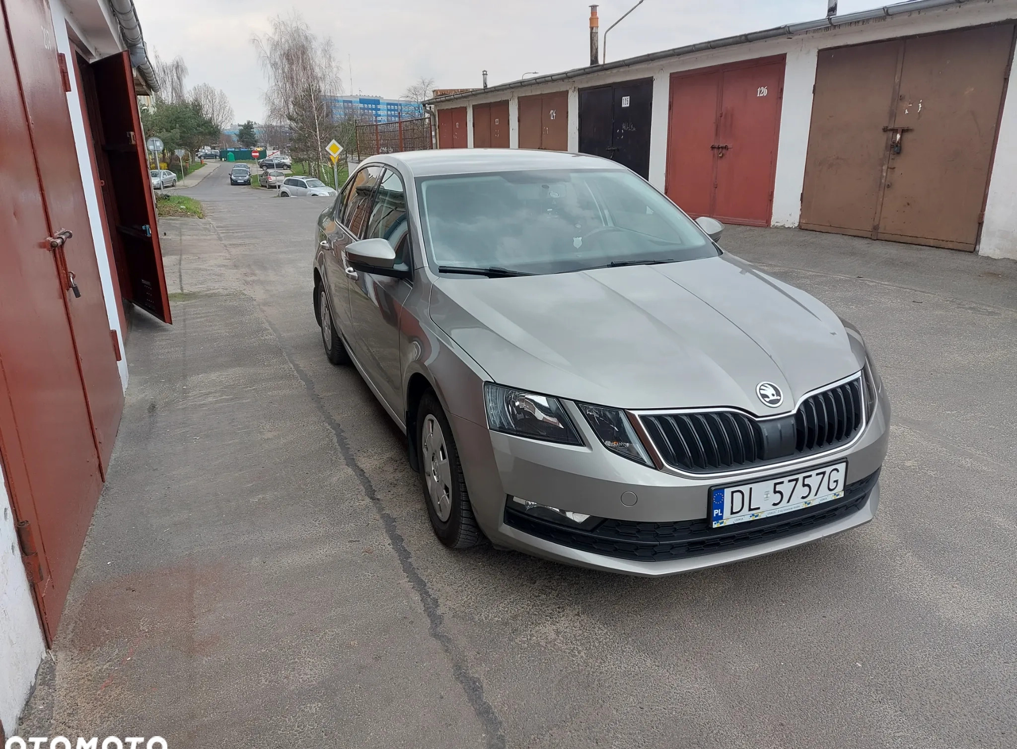 Skoda Octavia cena 43500 przebieg: 202000, rok produkcji 2017 z Legnica małe 46